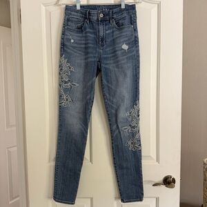 White House Black Market Skinny Ankle Jeans Floral Embroidered Size 4